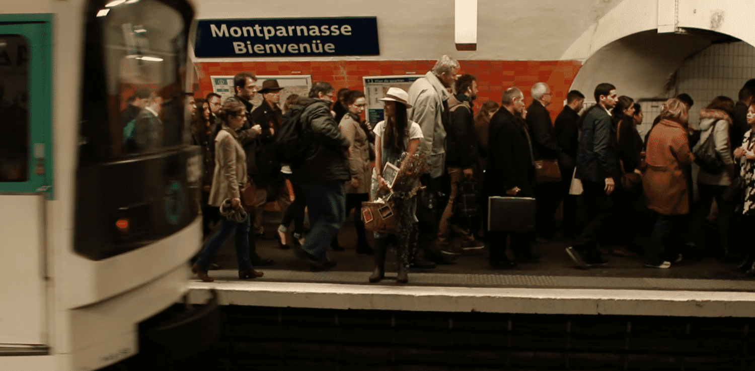 A trilingual video in the parisian metro!
